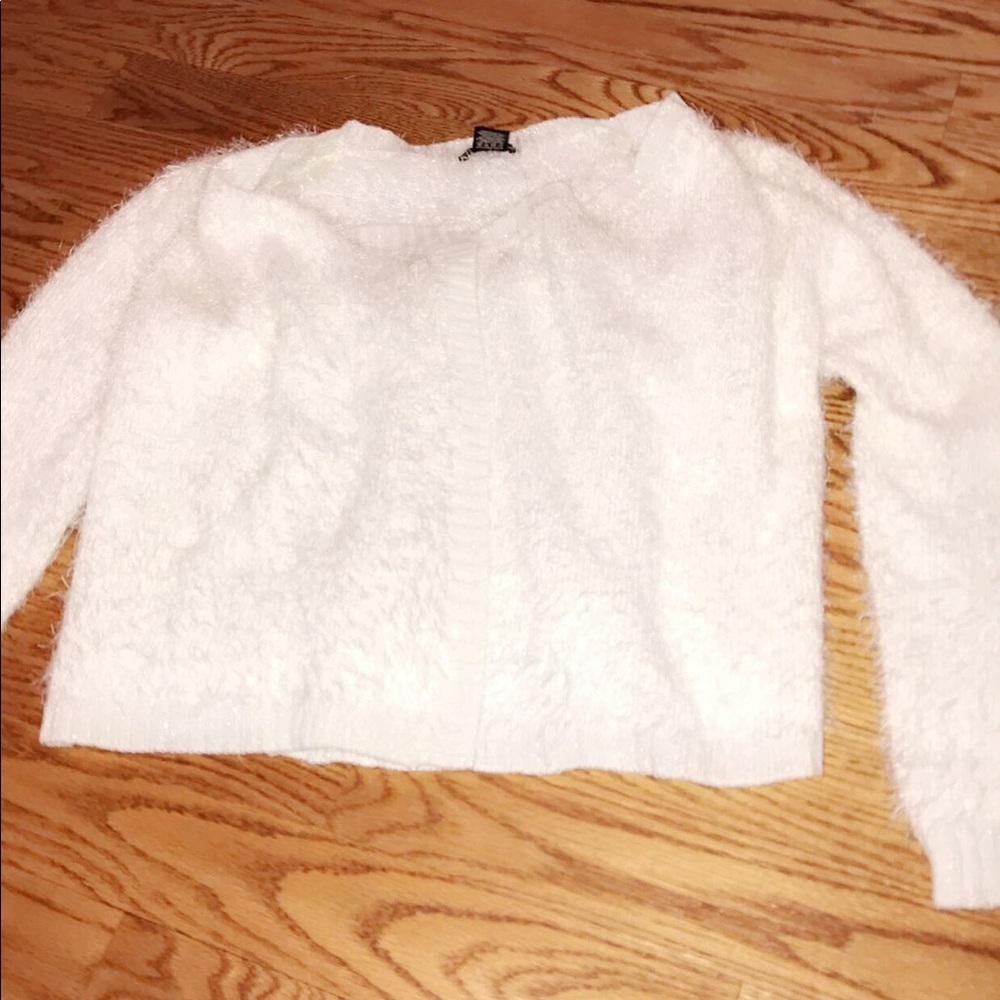 A fleece white jacket.